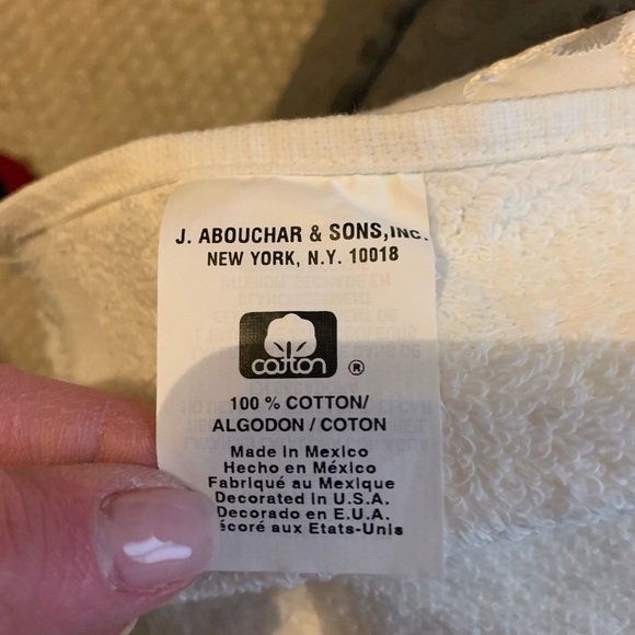 White Embroidered Fingertip and Body Towels, NWT, 2- Fingertip, 2- Body Towels - Picture 9 of 16